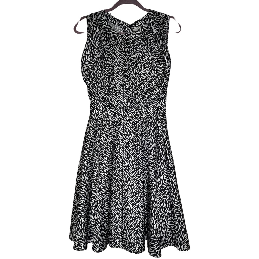 Pink Martini Gray & White Keyhole Midi Dress - Small